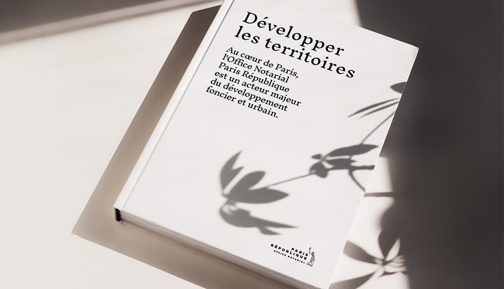 Office Notarial Paris République 3135 - Nash and Young